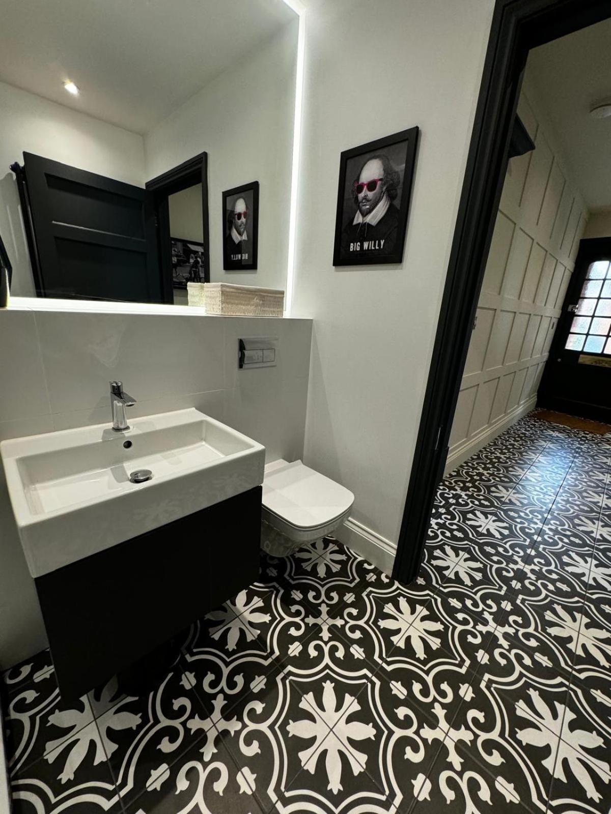 Macbeths Corner High End Luxury Apartment In Centre With Parking Stratford-upon-Avon Exterior photo