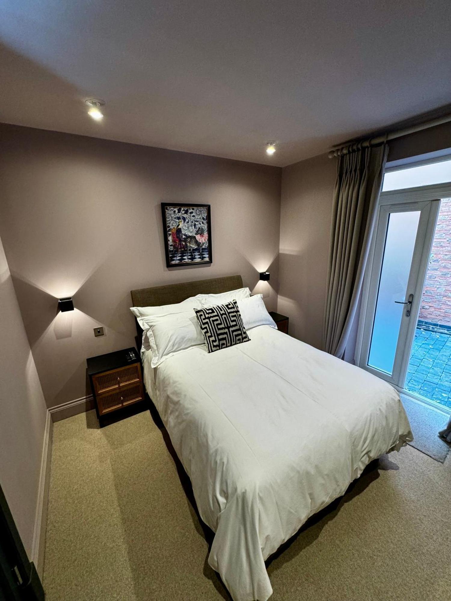 Macbeths Corner High End Luxury Apartment In Centre With Parking Stratford-upon-Avon Exterior photo